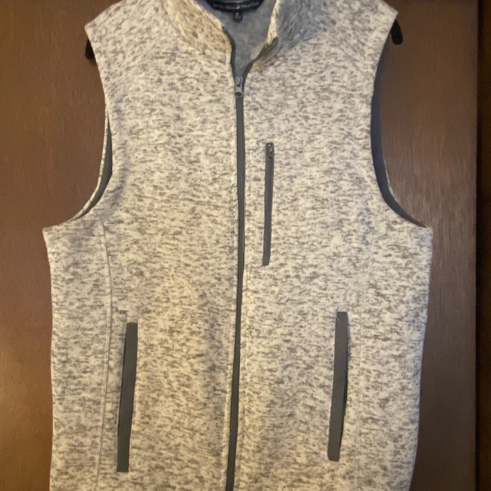 Beverly Hills Polo Club Gray Vest with Textured Knit and Sporty Design